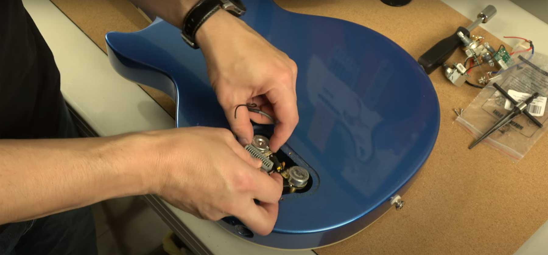 Load video: An install demo showing how to install your ObsidianWire wiring in your Les Paul