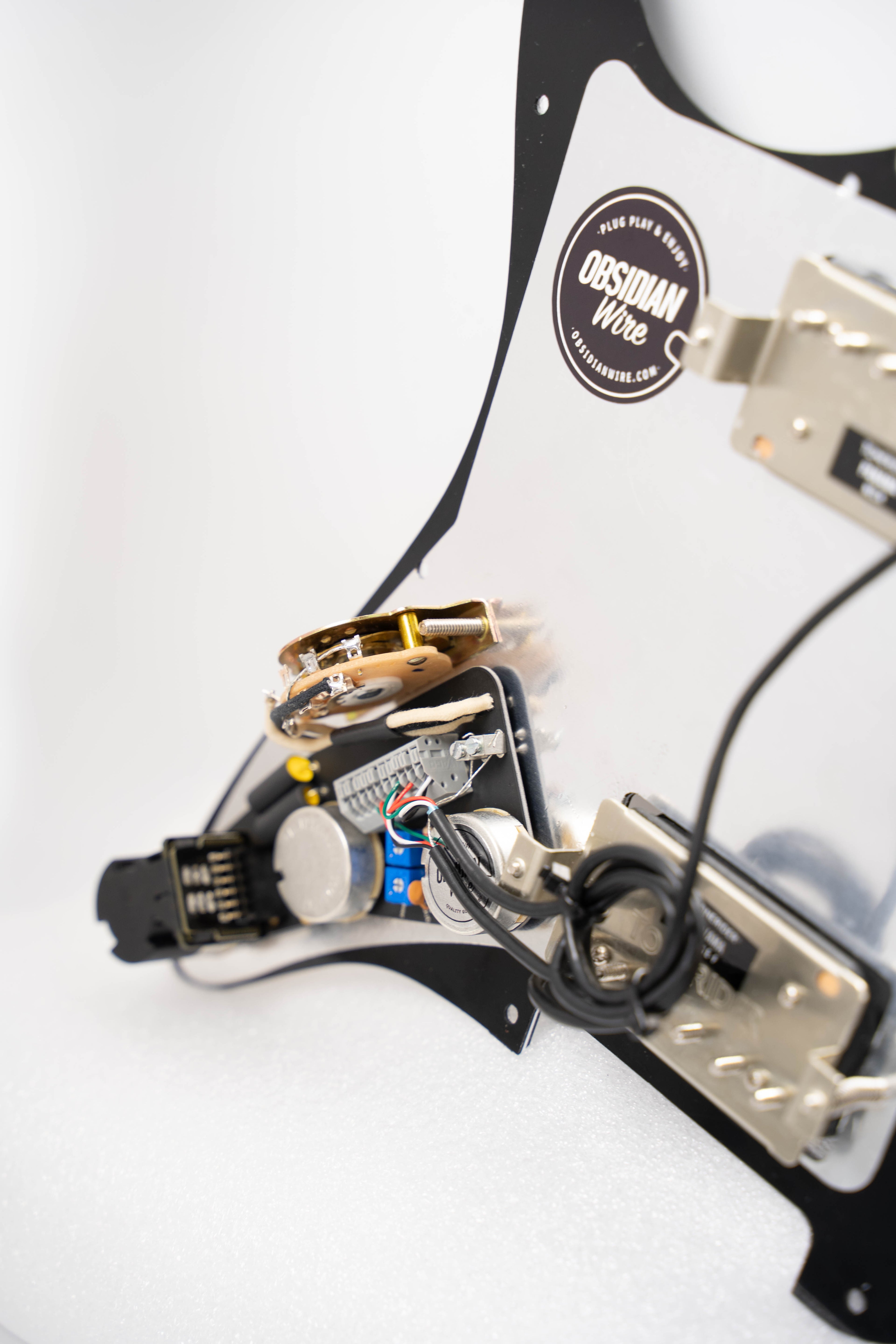 Custom Shop: HSS Loaded Pickguard für Strat®