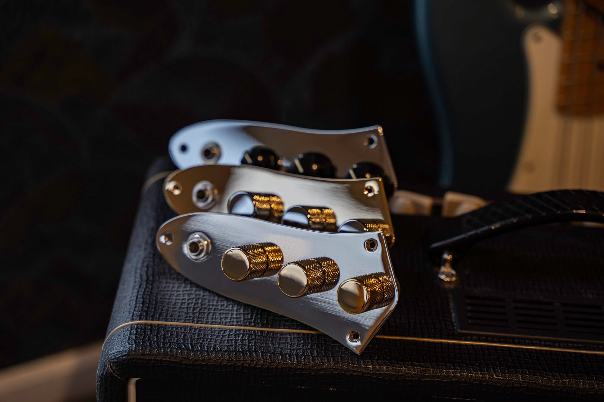 Sonderanfertigungen: Bestückte Kontrollplatte für Jazz Bass®