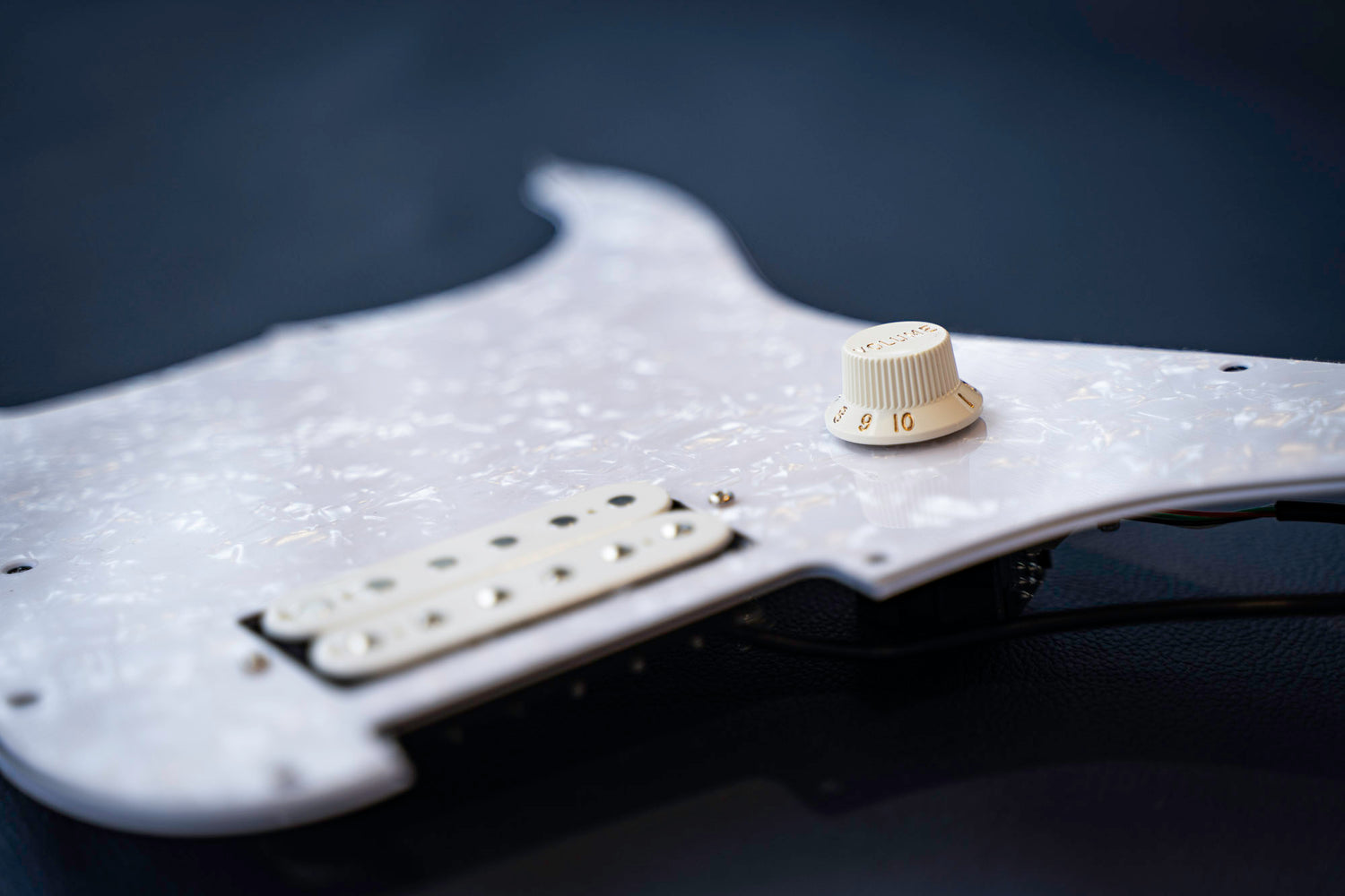 Custom Shop: HSS Loaded Pickguard für Strat®