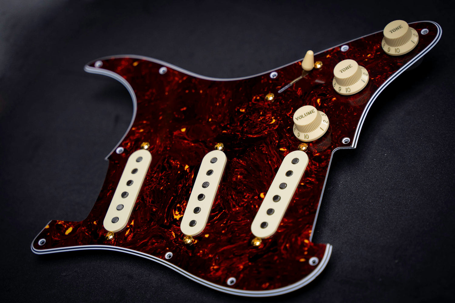 Custom Shop : Pickguard chargé pour Strat® (SSS)