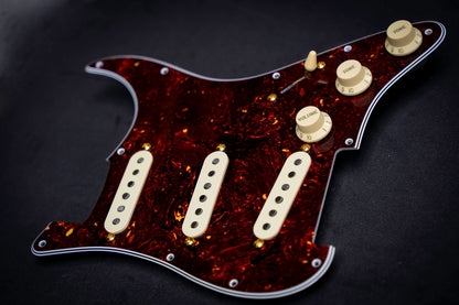 Custom Shop : Pickguard chargé pour Strat® (SSS)